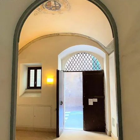 Violante-central In Apartment